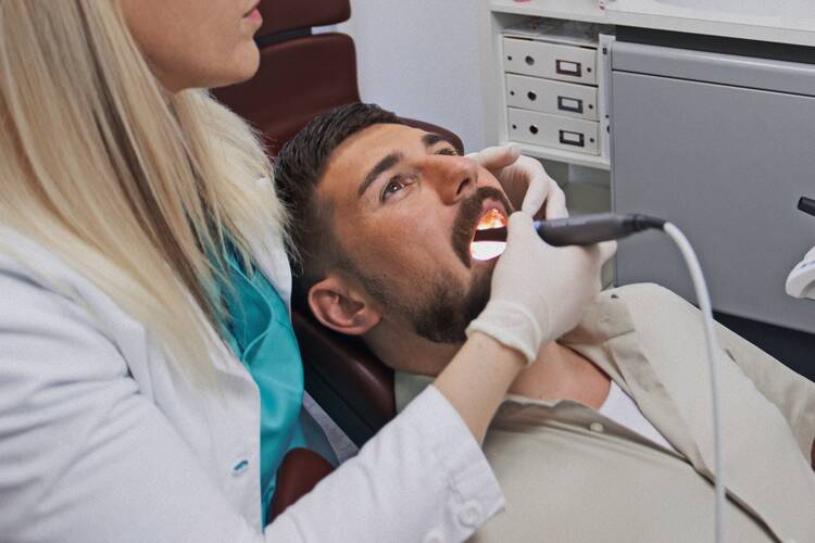 Endodontie - Wurzelkanalbehandlung & Zahnerhalt